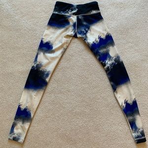 Super cute like new size 4 Lululemon leggings.